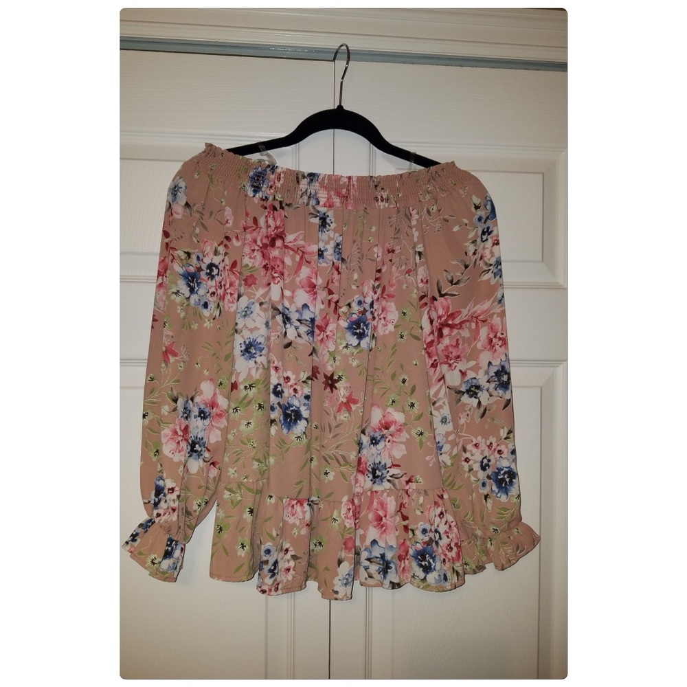 LAST 1⭐️Off the shoulder floral top - Picture 4 of 6